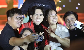 Đan Trường cùng nhiều nghệ sĩ hát cho đồng bào khó khăn