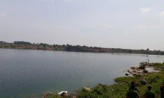 Ra hồ đá nghịch nước, nam học sinh bị chết đuối