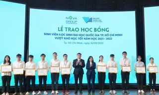Trao tặng 1 tỷ đồng học bổng cho học sinh, sinh viên TPHCM