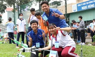 Sôi nổi tranh tài bắn tên lửa nước