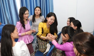 Bạn trẻ Lào, Việt đón Tết ấm áp, thân tình cùng người dân TPHCM 