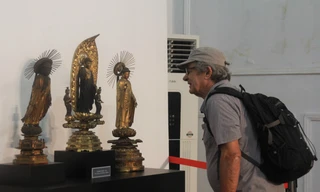 Cận cảnh hơn 100 pho tượng Phật cổ cực quý hiếm đang trưng bày tại TPHCM