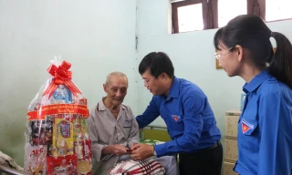 Trung ương Đoàn tri ân gia đình chính sách, người có công 