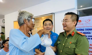 Mổ mắt, tặng quà Tết đến 150 người dân có hoàn cảnh khó khăn