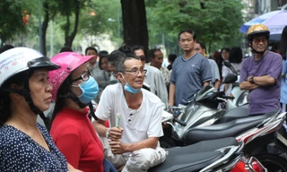 Sát giờ G thi THPT Quốc gia, phụ huynh sẵn sàng “vượt vũ môn” cùng con