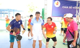 Bí thư Thành ủy TPHCM thi đấu pickleball chung tay ủng hộ đồng bào vùng bão lũ
