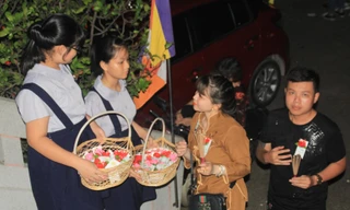 Người Sài Gòn đi lễ chùa đêm Vu lan, dâng trọn niềm hiếu kính