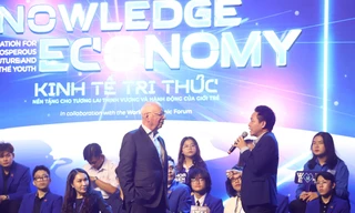 Nhà sáng lập kiêm Chủ tịch Diễn đàn kinh tế thế giới đối thoại với giới trẻ 