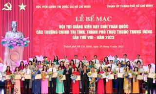 Công nhận 39 giảng viên dạy chính trị xuất sắc