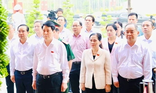 Chủ tịch nước Lương Cường dâng hương Khu di tích lịch sử Ngã Ba Giồng