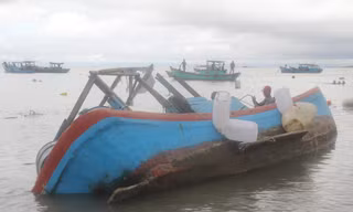Nhiều tàu thuyền của ngư dân Vũng Tàu bị bão số 9 quật tan tành