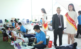 Rộn ràng ngày hội hiến máu Chủ nhật Đỏ trên đất Thủ 