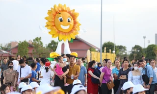 Công viên bờ sông Sài Gòn khánh thành, đông đảo bà con đến check-in hoa hướng dương, vui đón năm mới