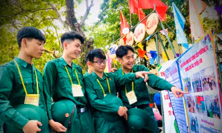 Tân binh vui hội trước giờ nhập ngũ