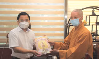 Bí thư thứ nhất T.Ư Đoàn Nguyễn Anh Tuấn chúc mừng Phật đản tại TPHCM