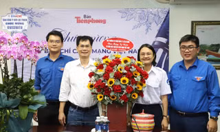 Lãnh đạo Thành Đoàn TPHCM thăm, chúc mừng báo Tiền Phong