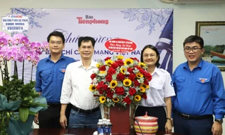 Lãnh đạo Thành Đoàn TPHCM thăm, chúc mừng báo Tiền Phong