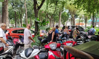 UBND TPHCM ra văn bản 'khẩn', yêu cầu rà soát nhu cầu gửi xe của người dân