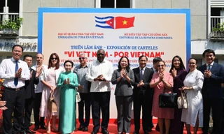 Lãnh đạo hai nước Việt Nam - Cuba dự khai mạc triển lãm 'Vì Việt Nam – Por Vietnam'