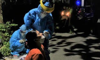 Tình nguyện viên về Sóc Trăng, trắng đêm lấy mẫu tìm F0