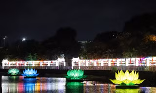 3.000 chiếc đèn lồng, 7 tòa sen dọc kênh Nhiêu Lộc mừng Đại lễ Vesak Liên Hợp Quốc 