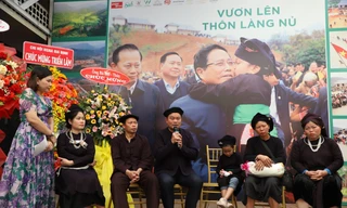 Gặp 6 người dân Làng Nủ 