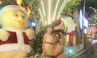Phố Sài Gòn lung linh đón Giáng sinh