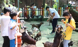 150 bạn nhỏ có hoàn cảnh đặc biệt thăm vườn thú lâu đời nhất Việt Nam