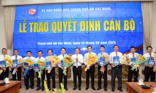 Trao quyết định bổ nhiệm 11 phó giám đốc Sở Xây dựng TPHCM