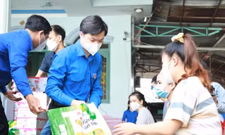 Tặng 'căn phòng mơ ước' cho người lao động ngày trở lại sản xuất
