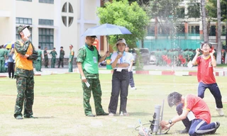 Xem học sinh TPHCM tranh tài 'khai hỏa' tên lửa nước 