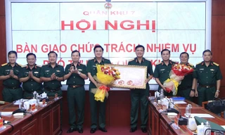 Bàn giao chức trách, nhiệm vụ Phó Tư lệnh Quân khu 7