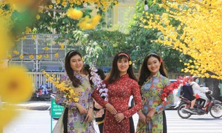 Rộn ràng phố ông Đồ giữa lòng Sài Gòn