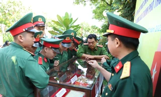 Ngắm cây bàng vuông, cột mốc chủ quyền, cát biển Trường Sa tại Đường sách Thủ Đức