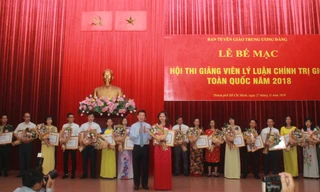 Thí sinh Trịnh Thị Thùy Vân đoạt giải Nhất Hội thi Giảng viên Lý luận 