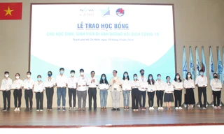 Trao 350 suất học bổng cho học sinh, sinh viên ĐHQG TPHCM chịu ảnh hưởng bởi dịch COVID