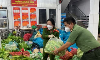 Tuổi trẻ Công an TPHCM chuyển hàng tấn nông sản đến các bếp ăn, người dân khó khăn 