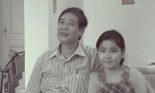 Ký ức đẹp của nữ nghệ sĩ được nhà thơ Nguyễn Thụy Kha tặng bức phù điêu 