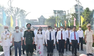 Lãnh đạo TPHCM dâng hương tưởng nhớ các đồng chí nguyên lãnh đạo Đảng, anh hùng liệt sĩ