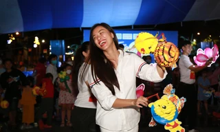 Kim Duyên, Nam Cường, S.T Sơn Thạch sôi nổi rước đèn với 500 em nhỏ trước thềm Trung thu