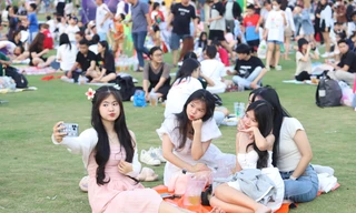 Hàng nghìn người đổ về khu Đông TPHCM 'sống chậm'