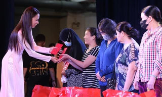 Mặt trận Tổ quốc TPHCM cùng các hoa, á hậu gửi quà Tết tặng đồng bào dân tộc thiểu số 