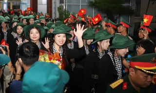 Tiễn chiến sĩ lên đường làm nhiệm vụ diễu binh kỷ niệm 80 năm Quốc khánh