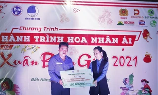 'Hành trình hoa nhân ái' chia sẻ quà ấm tình với bà con vùng khó Đắk Nông