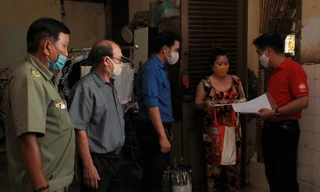 Chống dịch COVID-19, ĐVTN tình nguyện giao cơm, mua nhu yếu phẩm cho người già neo đơn