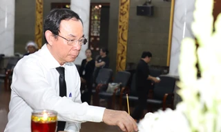 Bí thư Thành ủy TPHCM Nguyễn Văn Nên viếng nhạc sĩ Lư Nhất Vũ 