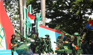 Thiếu nhi TPHCM tái hiện khoảnh khắc toàn thắng của Chiến dịch Hồ Chí Minh