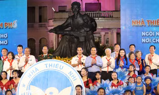 Chủ tịch TPHCM: ‘Đầu tư cho thiếu nhi là đầu tư cho tương lai'