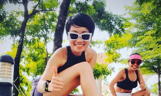 Cô gái năng động vừa làm MC, vừa là vận động viên chạy ở giải Tiền Phong Marathon 