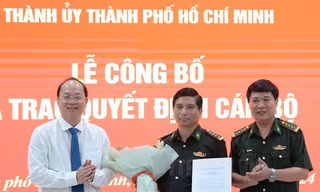 Thành ủy TPHCM tổ chức Lễ công bố và trao quyết định cán bộ